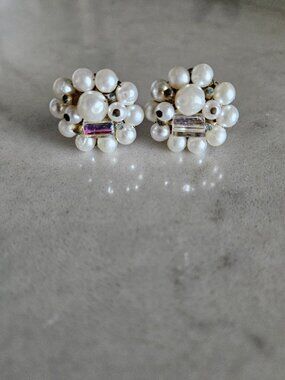 RARE AND VINTAGE PAIR OF ROUND PEARL AND CRYSTAL CLIP-ON EARRINGS